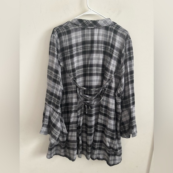 Torrid Blouse Flowy 3X Flannel Plaid Babydoll Button up whimsy black white Boho - Picture 3 of 7